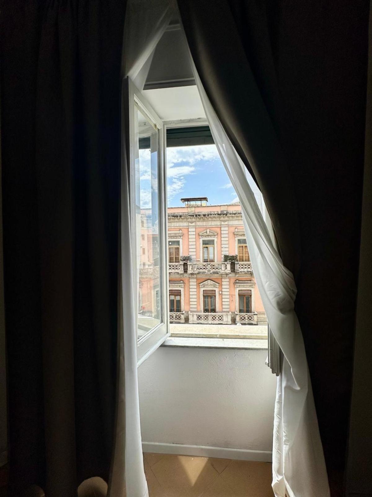 Sicilian Vibes House In Centro Apartment Катания Екстериор снимка